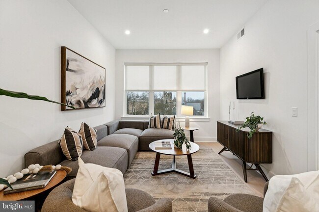 Building Photo - 30 W Allens Ln