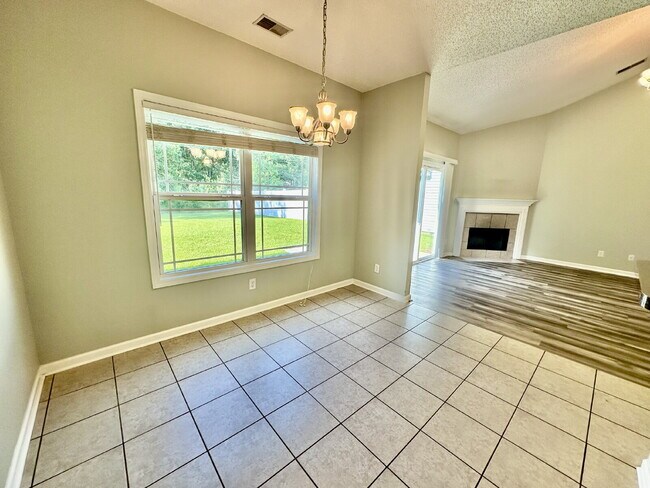 Building Photo - Fantastic Three Bedroom Updated Home in Bluffton!
