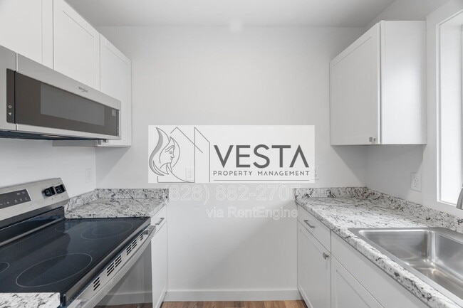 Building Photo - 61 Scates St