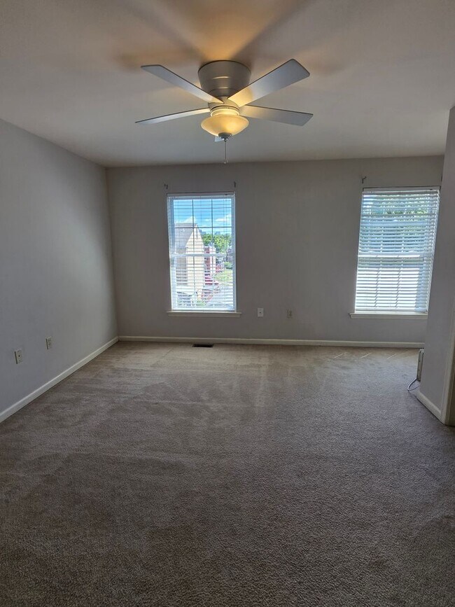Building Photo - Browntown Twin Home