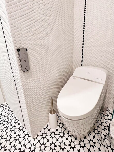 Building Photo - 898 Veronica Springs Rd