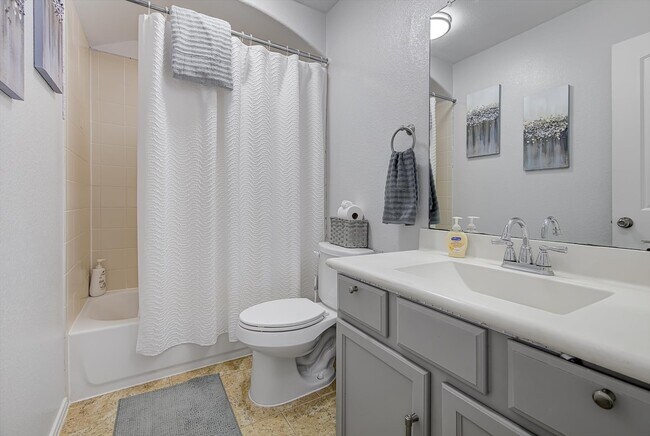 Building Photo - 4203 Bergamo Shores Dr