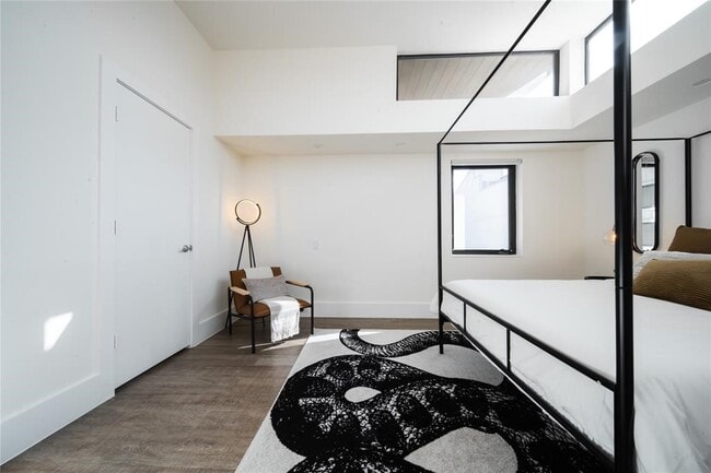 Building Photo - 2212 Francis St