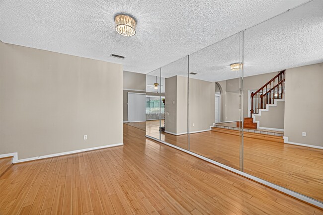 Building Photo - 1535 Beaconshire