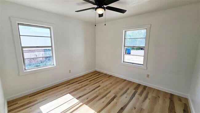 Building Photo - 531 E Curtis Dr