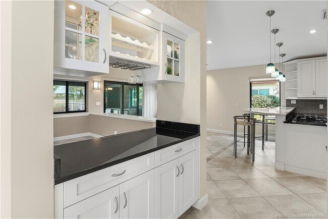 Building Photo - 4194 SW Gleneagle Cir