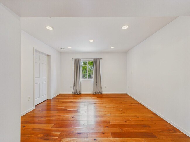 Building Photo - San Carlos home for rent plus studio in-law unit! $7,500