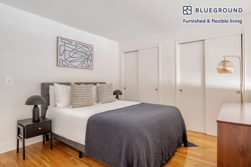 Building Photo - 123 E 54th St