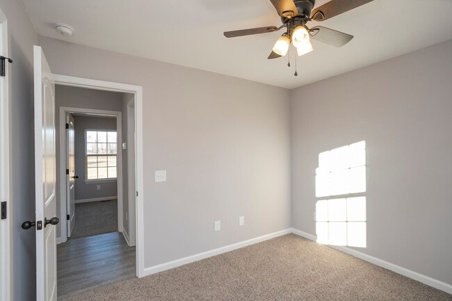 Building Photo - 123 Vanatta Rd