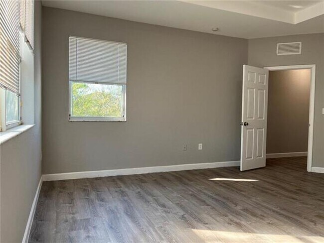 Building Photo - 349 NE 36th Terrace