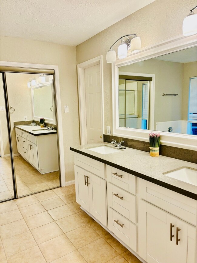 Building Photo - 3759 Heritage Colony Dr