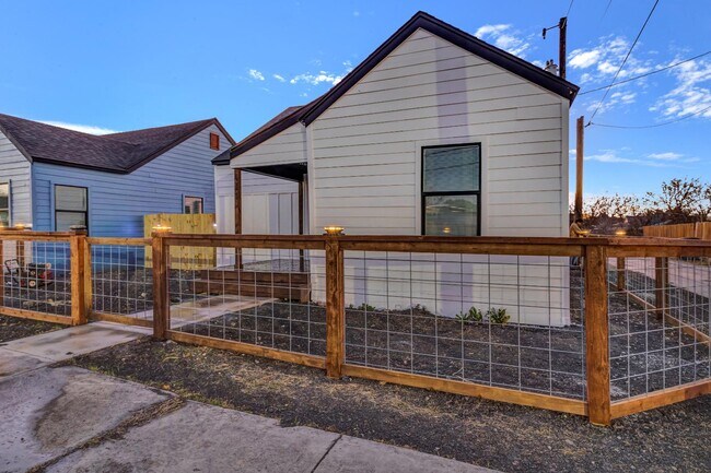 Building Photo - 1803 Texas Ave