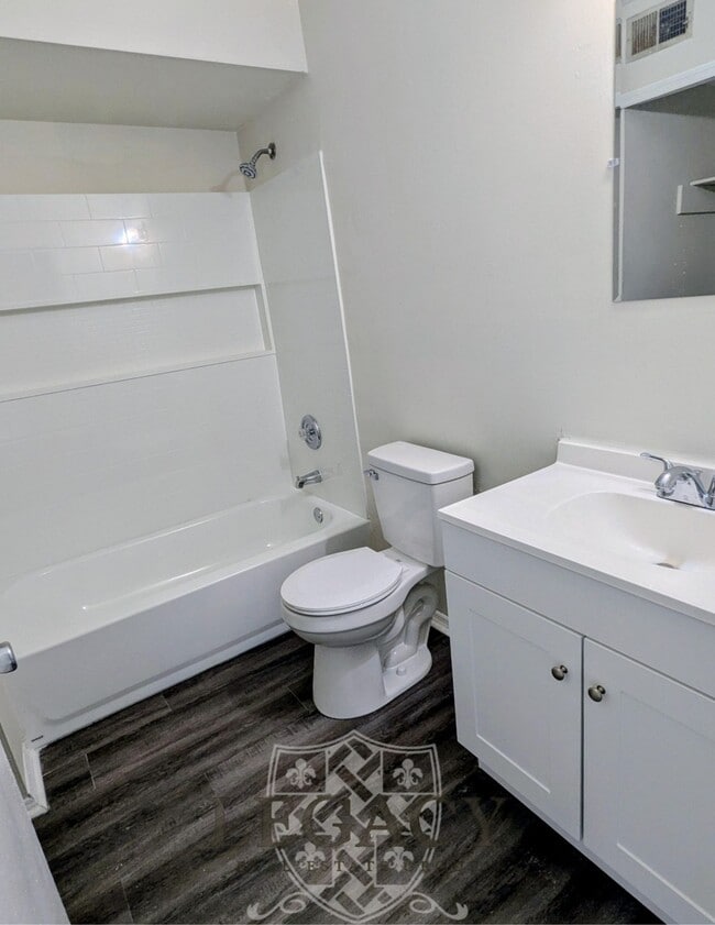 Building Photo - 918 Coarsey Dr