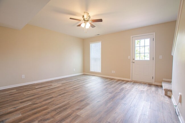Building Photo - Pet Friendly Two Bedroom!