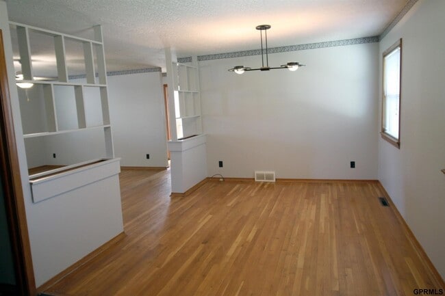 Building Photo - 7220 Blue Ridge Dr