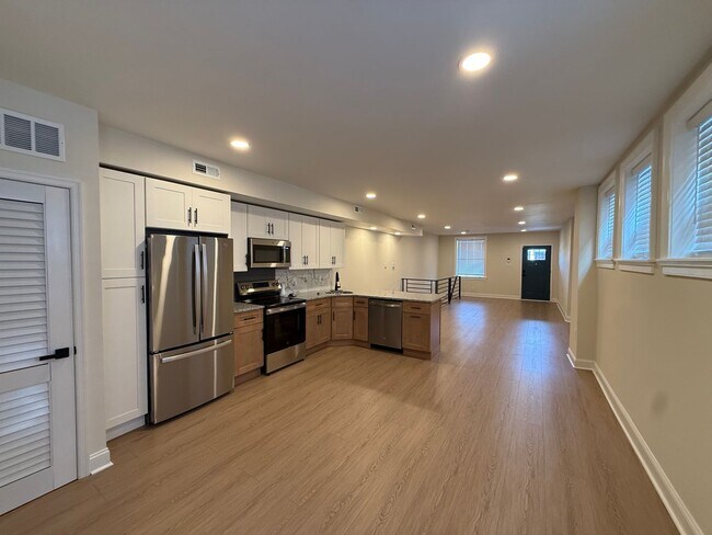 Building Photo - 1402 S 54th St