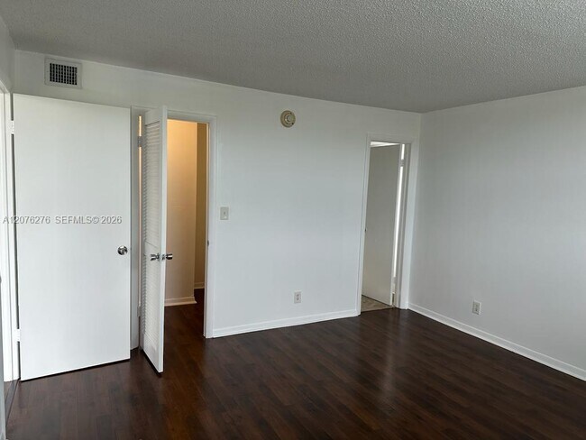 Building Photo - 500 Executive Center Dr