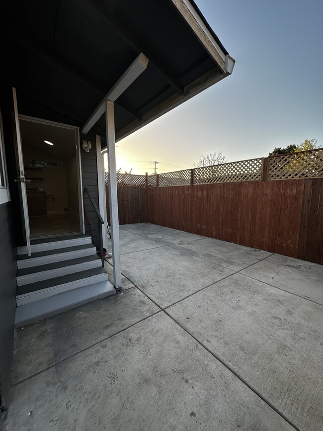 Building Photo - 1111 87th Ave