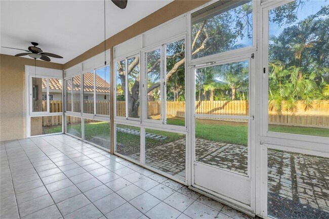 Building Photo - 4832 Queen Palm Terrace NE