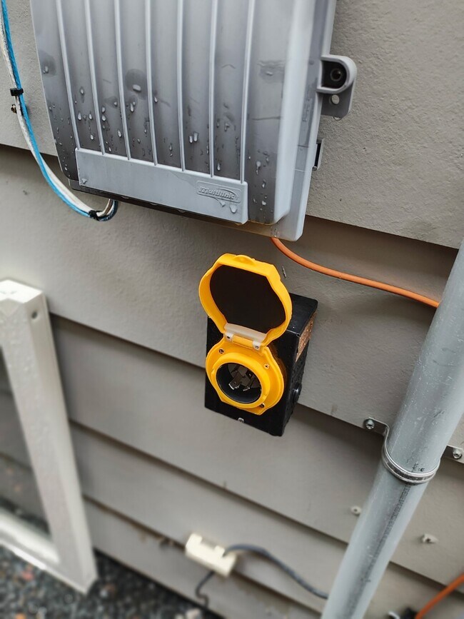 Building Photo - 5021 Nichols St