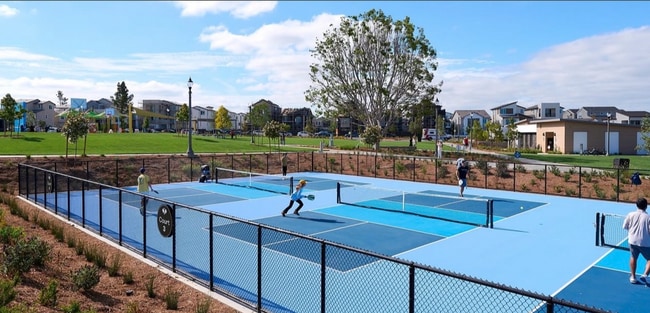 Building Photo - Spacious 4Bd 4Ba Tri-Level Home in Luna Park Community in Irvine