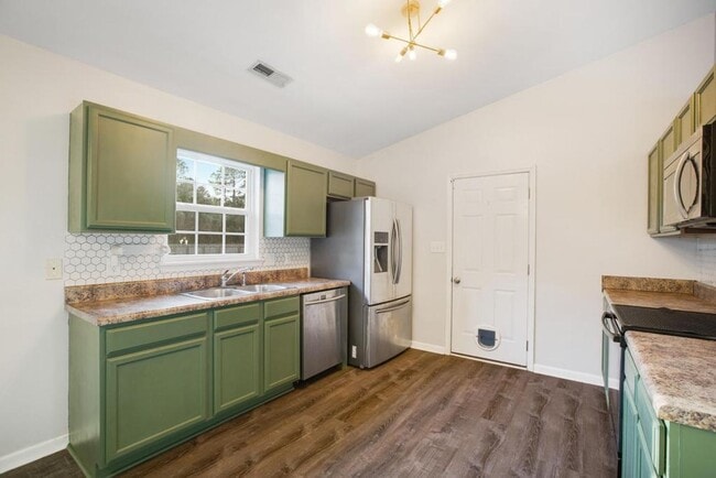 Building Photo - Adorable Richlands Home!