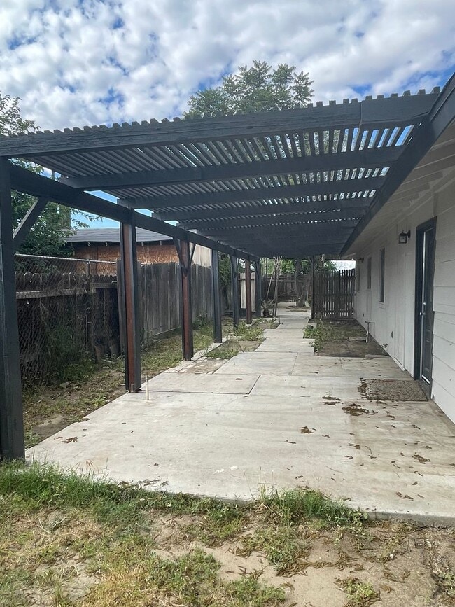 Building Photo - 265 Hudson Dr