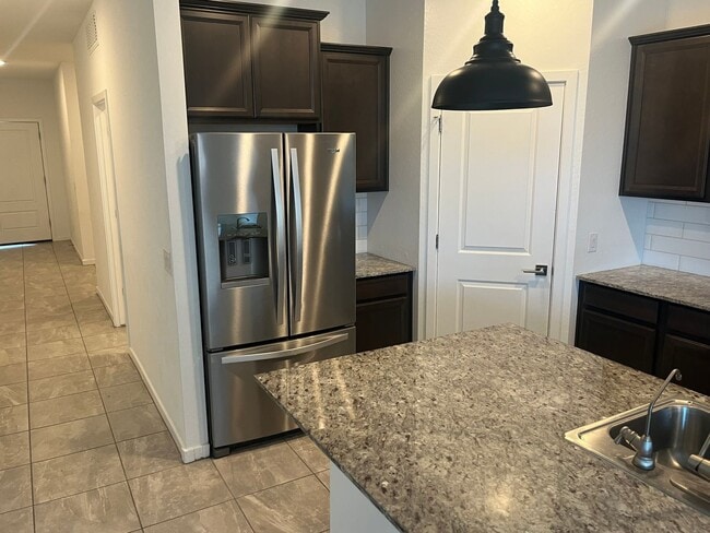 Building Photo - 14052 W Valentine St