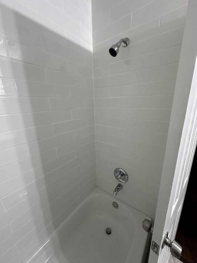 Building Photo - All Brick 4 bedroom 2 bath Northside Rental!