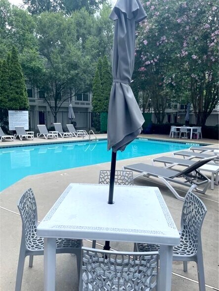 Building Photo - 1151 Village Ct SE