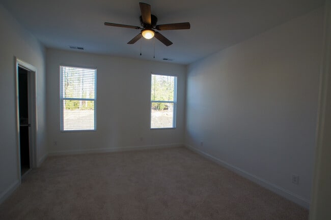 Building Photo - 2024 Eva Pearl Dr