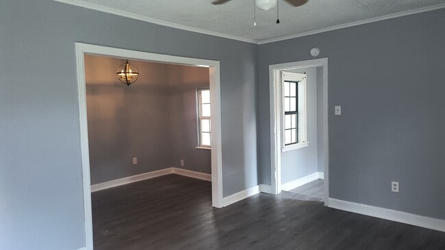 Building Photo - 3007 S Poplar St
