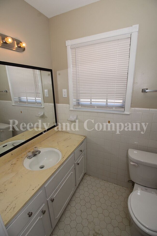 Building Photo - 3235 Fox Chase Dr