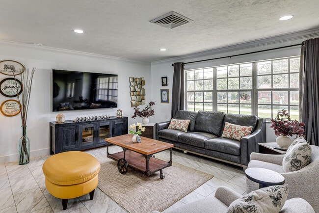 Building Photo - 4534 N Lake Dr
