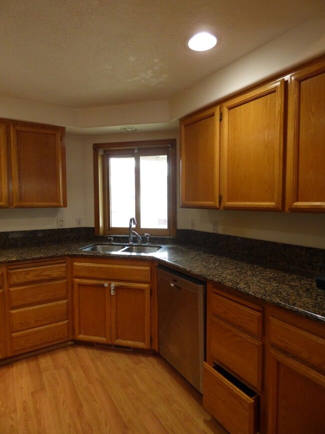 Building Photo - 3 bed Single level home in a Cul-De-Sac