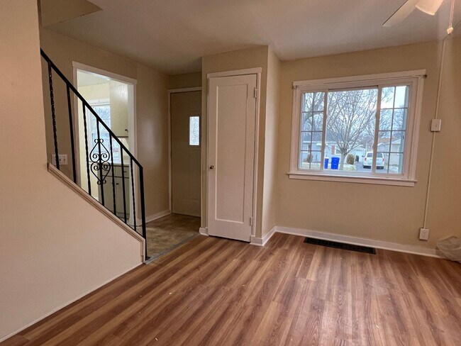 Building Photo - Charming Updated Cape Cod with several amenities!
