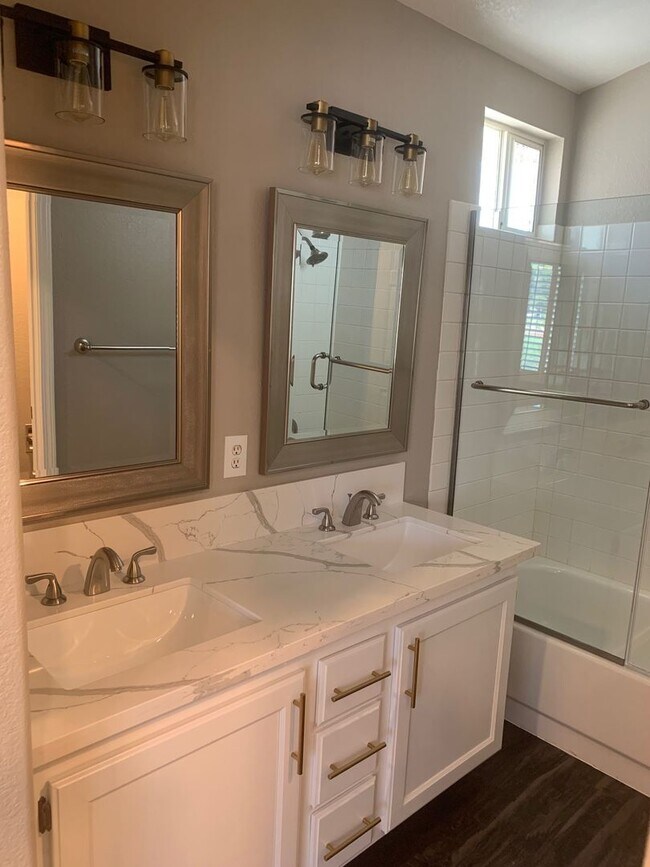 Building Photo - SHOWS LIKE A MODEL- IMMEDIATE MOVE-IN!!!