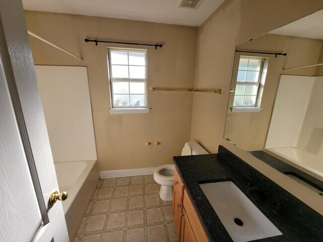 Building Photo - 614 Territory Ln