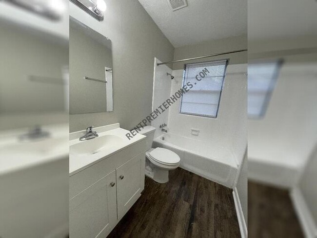 Building Photo - 7400 Debbie Dr