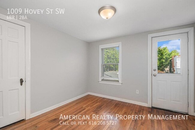 Building Photo - 1009 Hovey St SW