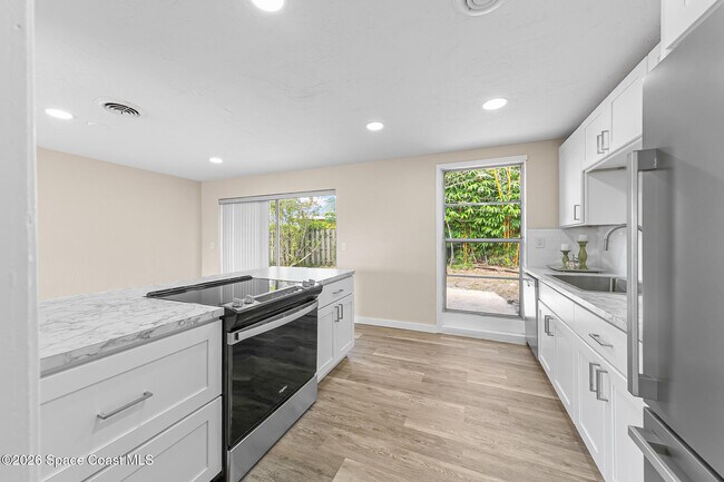 Building Photo - 39 E Azalea Cir