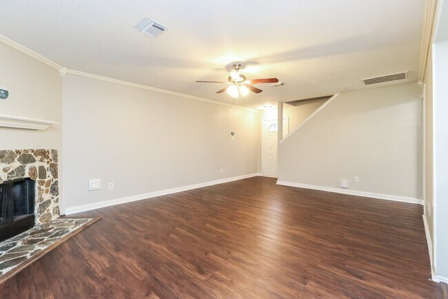 Building Photo - 11710 Sandy Stream Dr