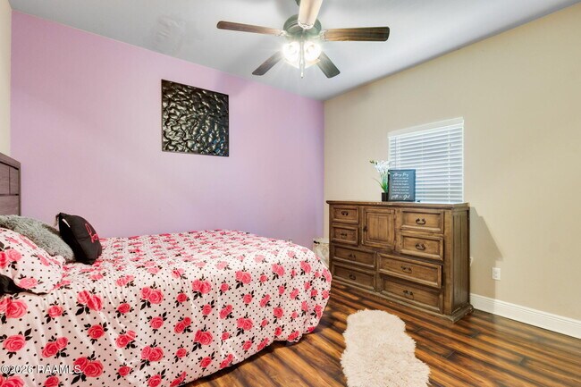 Building Photo - 114 Clover Leaf Dr
