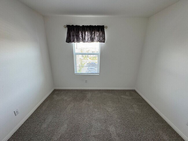 Building Photo - BEAUTIFUL 3 BEDROOM 3 BATH TRI-LEVEL HOME ...