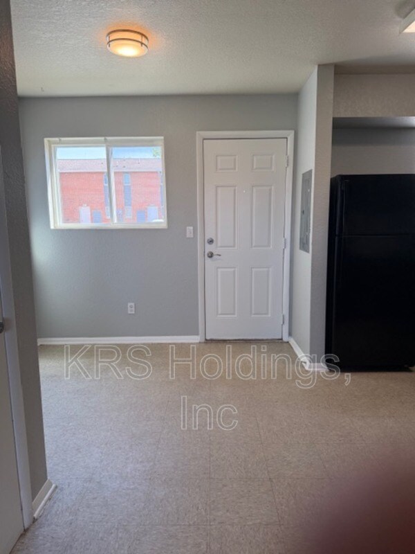 Building Photo - 843 41st St