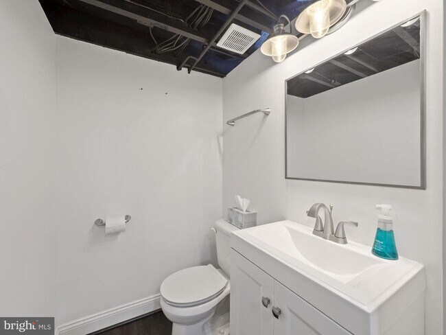 Building Photo - 2605 Arcola Ave