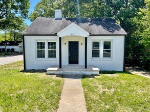 Building Photo - Freshly renovated 3 Bed 1 Bath Home Near UNCG!