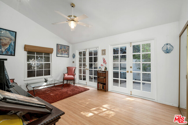 Building Photo - 3331 Bennett Dr