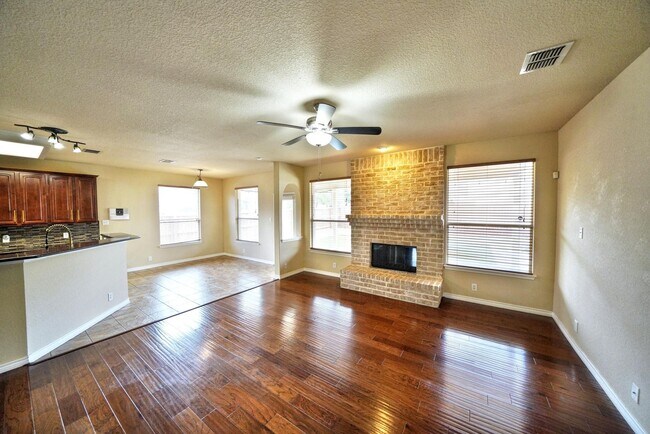 Building Photo - Gorgeous 5-Bedroom, 3.5-Bathroom Home Near...