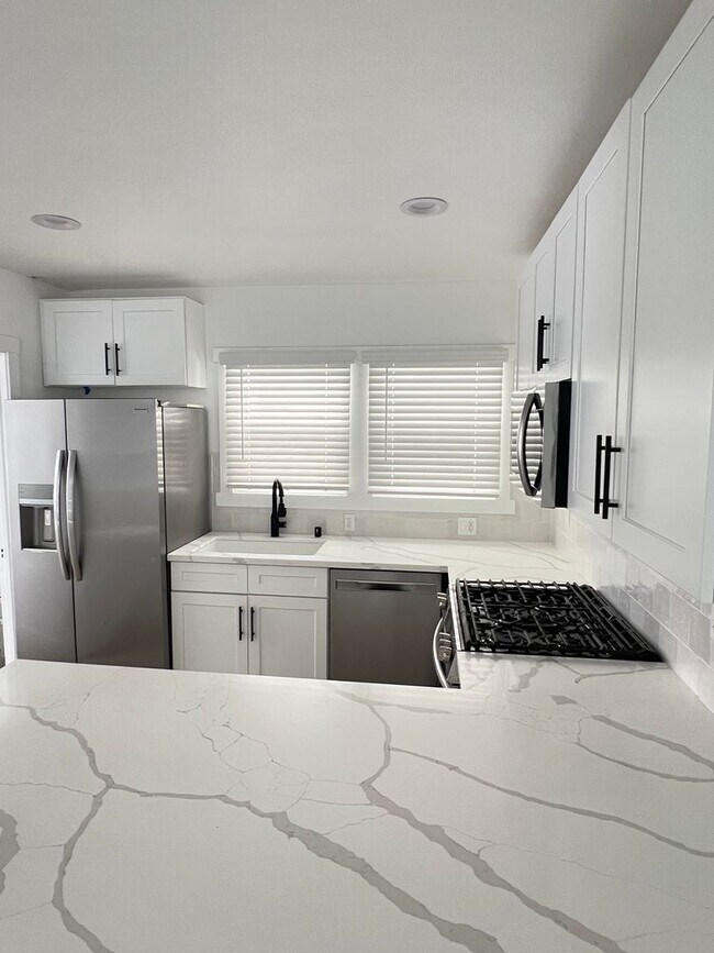 Building Photo - 108 S Guadalupe Ave